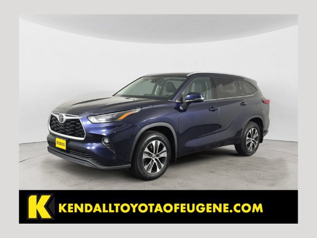 Used 2022 Toyota Highlander XLE AWD/4WD image 1