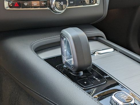 Certified 2025 Volvo XC90 B5 Core image 19