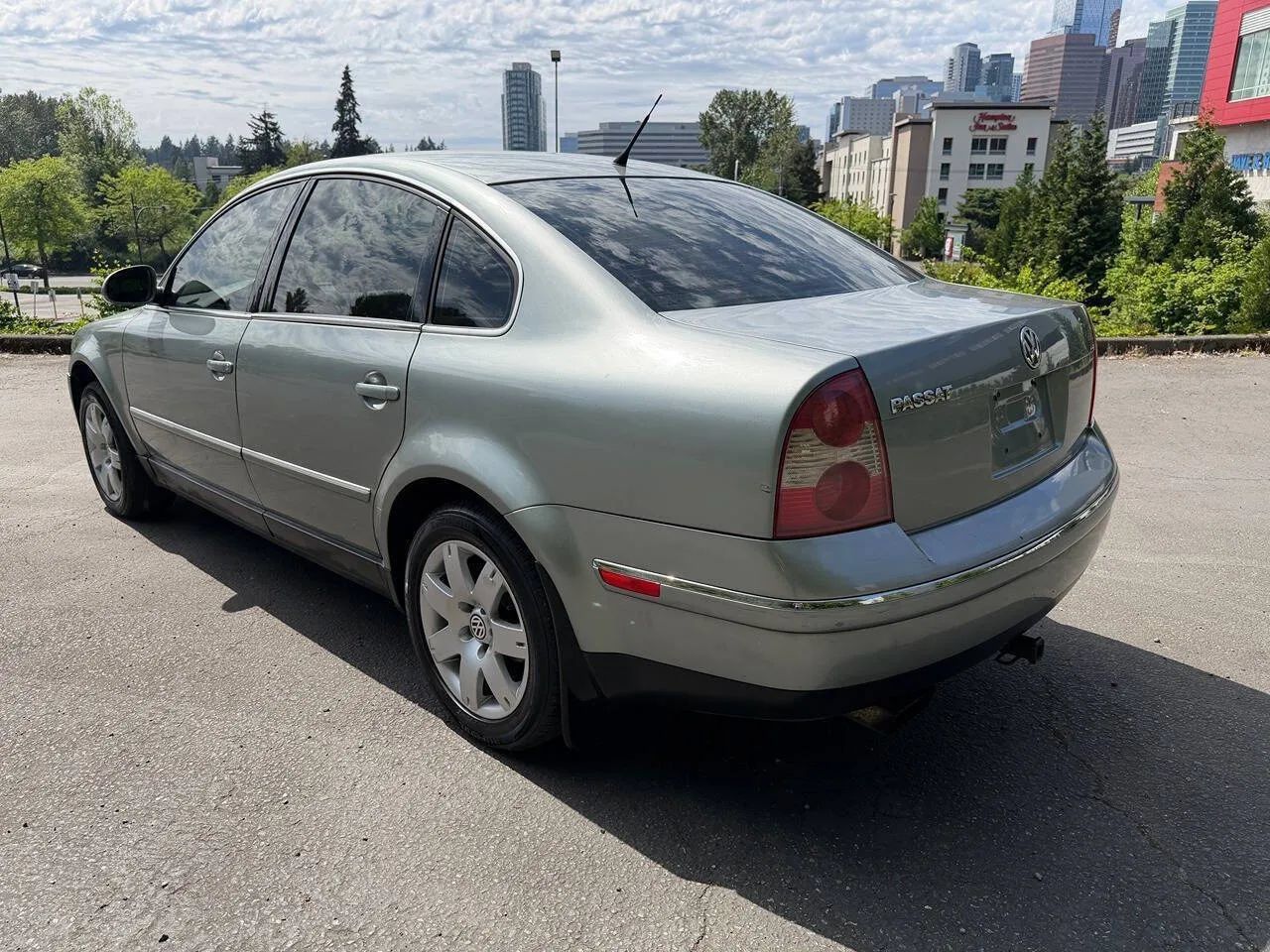 Used 2005 Volkswagen Passat GL FWD image 9