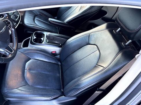 Used 2020 Chrysler Pacifica Touring-L Plus image 9