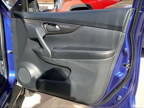 Used 2019 Nissan Rogue S image 21