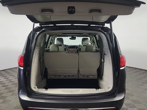 Used 2019 Chrysler Pacifica Limited FWD image 6