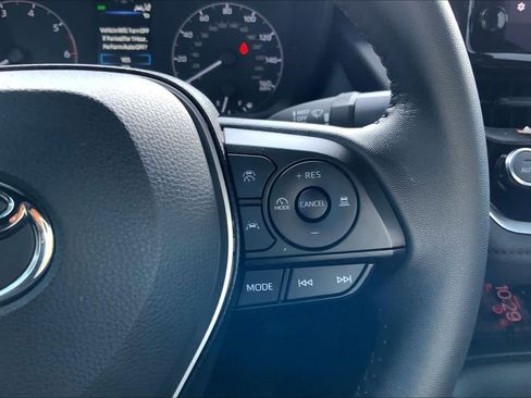 Used 2025 Toyota Corolla SE image 22