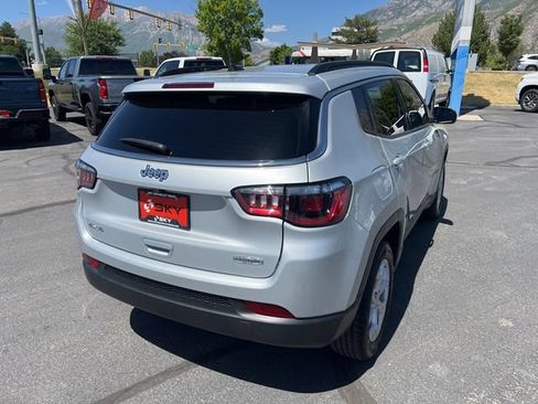 Used 2024 Jeep Compass Latitude AWD/4WD image 9
