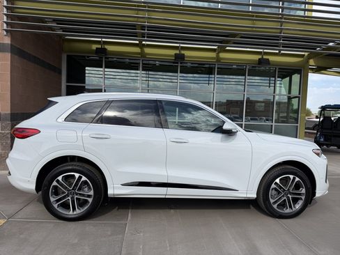 Used 2025 Audi Q5 Premium AWD/4WD image 9