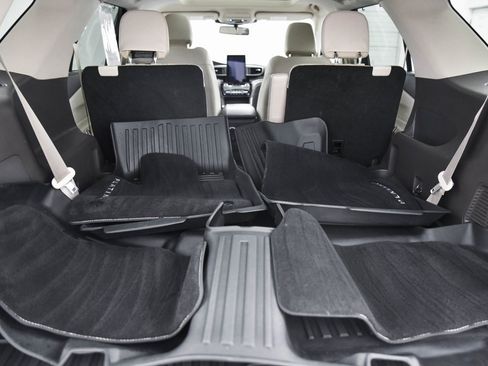 Used 2023 Ford Explorer Platinum w/ Technology Package image 13