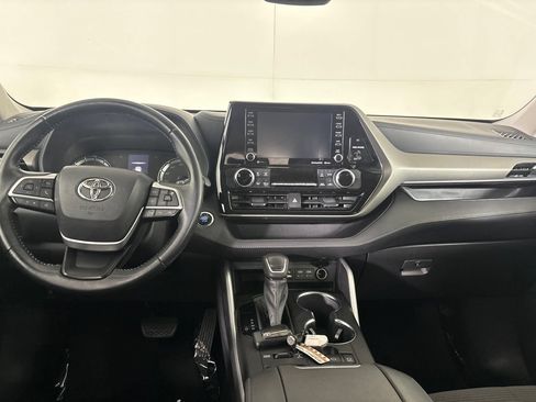 Used 2022 Toyota Highlander LE AWD/4WD image 20