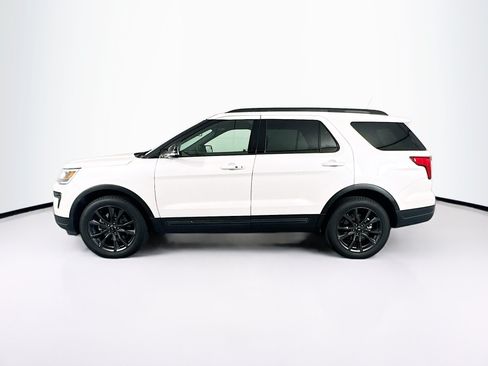 Used 2018 Ford Explorer XLT w/ Equipment Group 202A AWD/4WD image 4