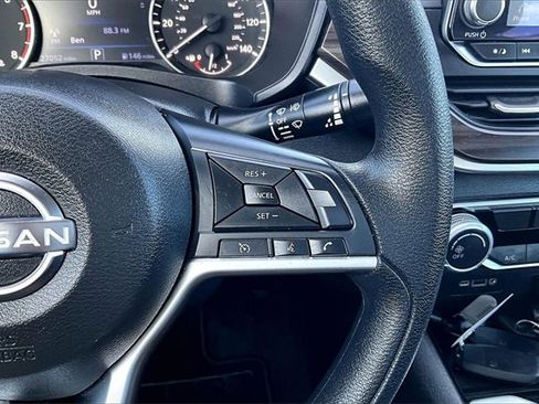 Used 2024 Nissan Altima 2.5 SV image 14