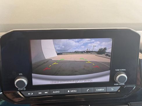 Used 2025 Nissan Pathfinder SV FWD image 37