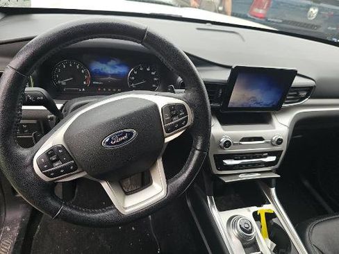 Used 2020 Ford Explorer XLT w/ Equipment Group 202A AWD/4WD image 3