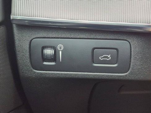 Used 2021 Volvo XC90 T5 R-Design AWD/4WD image 12