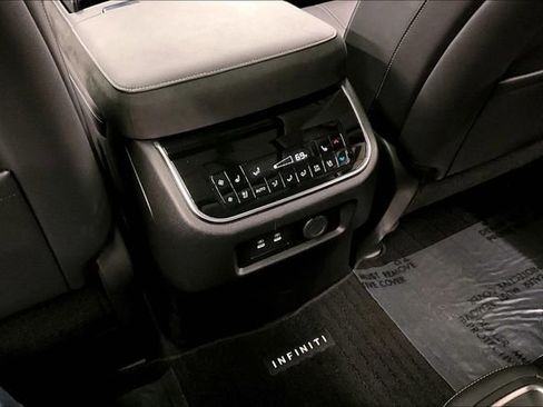 Used 2025 INFINITI QX80 Sensory AWD/4WD image 34