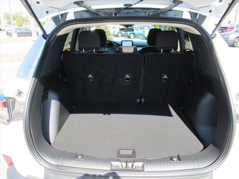 Used 2020 Ford Escape SE image 28