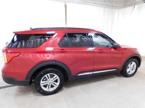 Used 2022 Ford Explorer XLT w/ Equipment Group 202A image 15