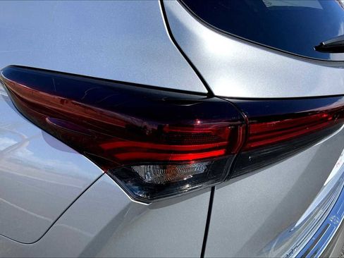 Used 2025 Toyota Highlander Platinum image 24