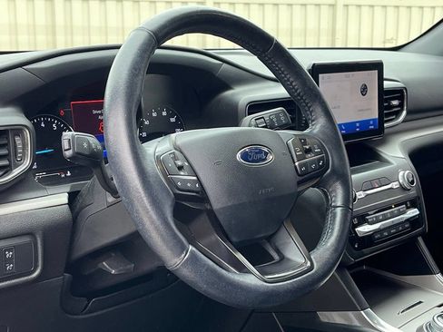 Used 2020 Ford Explorer XLT w/ Equipment Group 202A AWD/4WD image 19