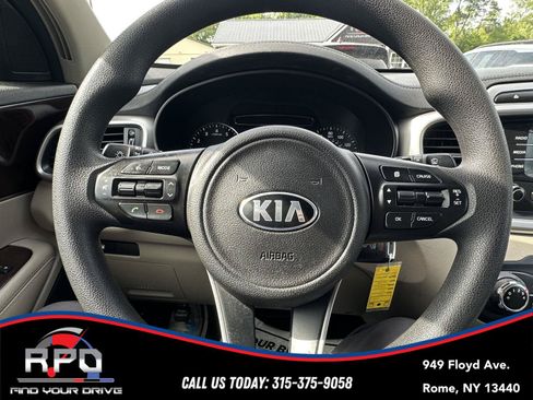 Used 2017 Kia Sorento AWD image 16