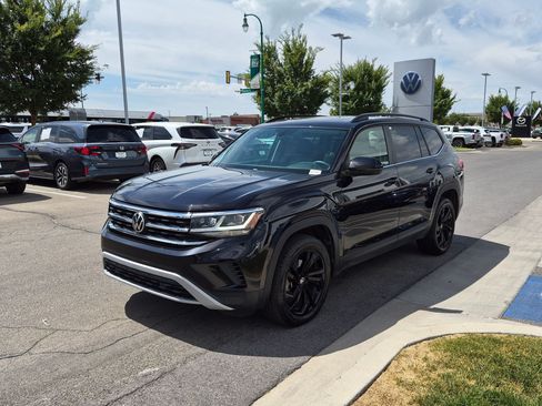 Used 2023 Volkswagen Atlas SE w/ Panoramic Sunroof Package AWD/4WD image 11