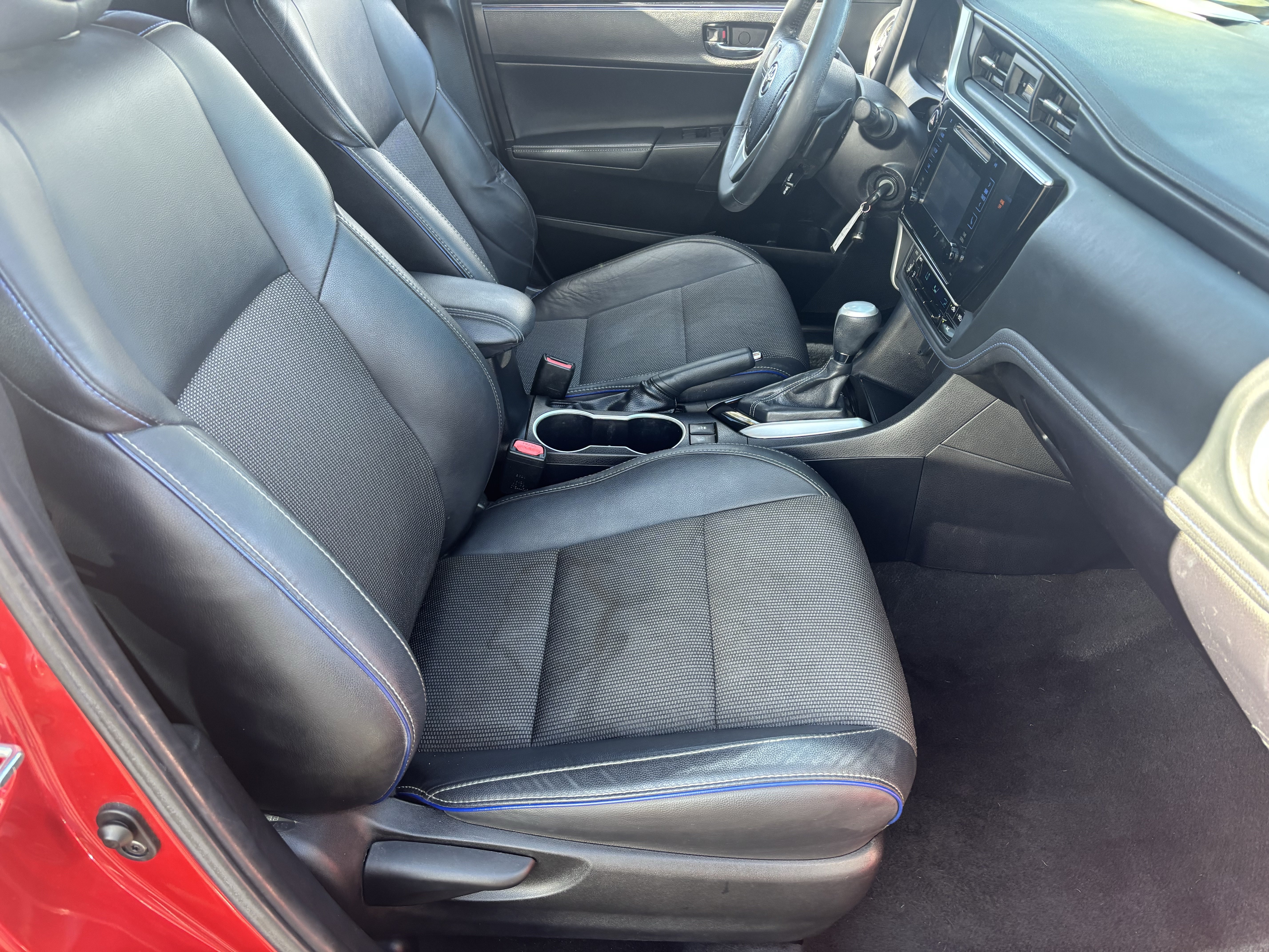 Used 2018 Toyota Corolla SE w/ Carpet Mat Package (TMS) FWD image 9
