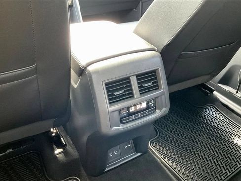 Used 2023 Volkswagen Atlas SE w/ Panoramic Sunroof Package FWD image 13