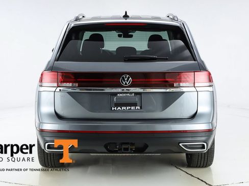 Used 2025 Volkswagen Atlas SE w/ Panoramic Sunroof Package FWD image 8