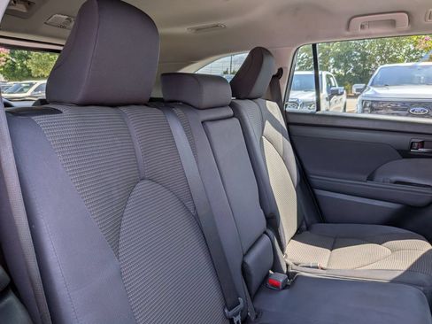 Used 2024 Toyota Highlander LE FWD image 34