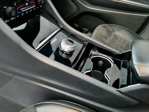 Used 2023 Jeep Grand Cherokee L Laredo image 17