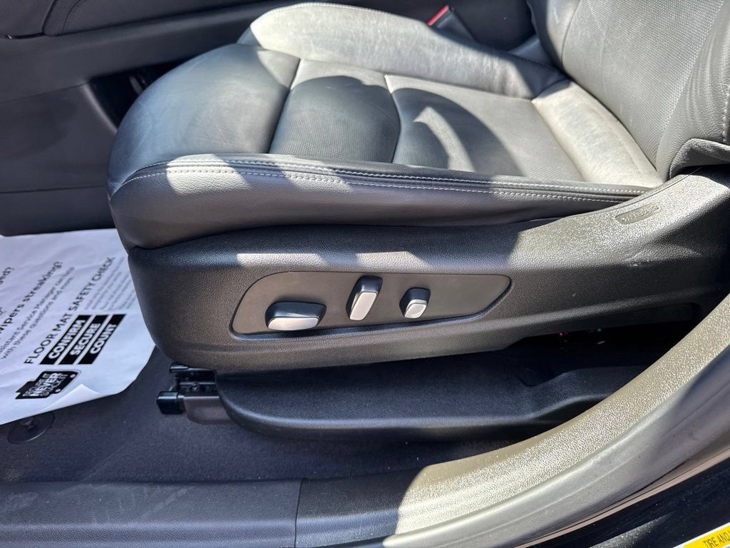 Used 2022 Cadillac XT6 Premium Luxury w/ Technology Package AWD/4WD image 39