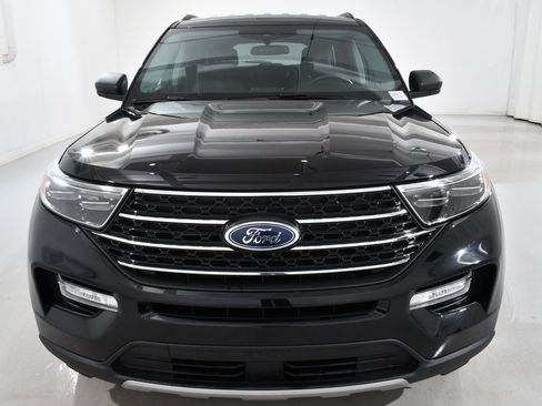 Used 2023 Ford Explorer XLT w/ Equipment Group 202A image 3