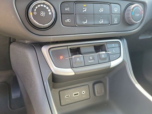 Used 2024 GMC Terrain SLE AWD/4WD image 29