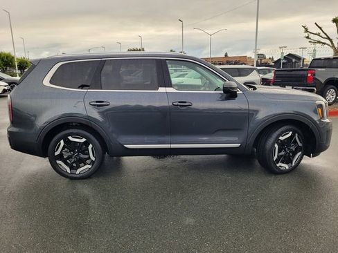 Used 2024 Kia Telluride EX w/ EX Captain's Chair Package AWD/4WD image 3