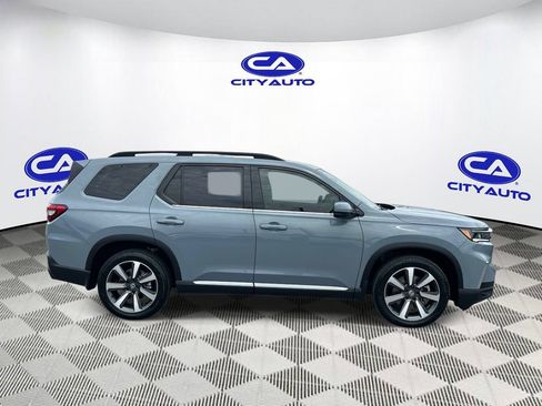 Used 2025 Honda Pilot Touring image 2
