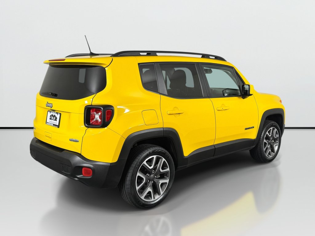 Used 2018 Jeep Renegade Latitude w/ Cold Weather Group AWD/4WD image 3