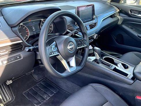 Used 2024 Nissan Altima 2.5 SV image 11