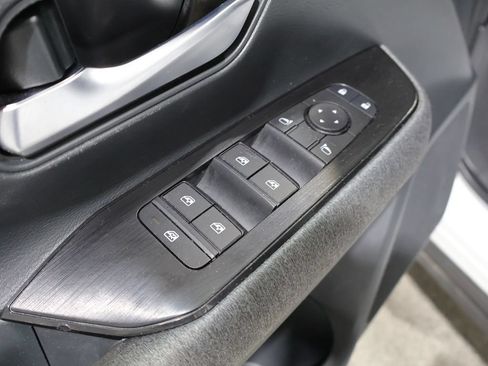Used 2025 Nissan Kicks SV AWD/4WD image 14