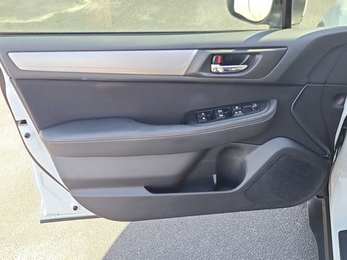 Used 2018 Subaru Outback 2.5i Premium image 19