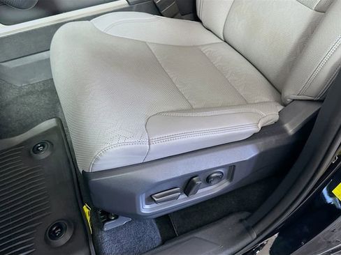 Used 2025 Toyota Tundra Limited AWD/4WD image 21