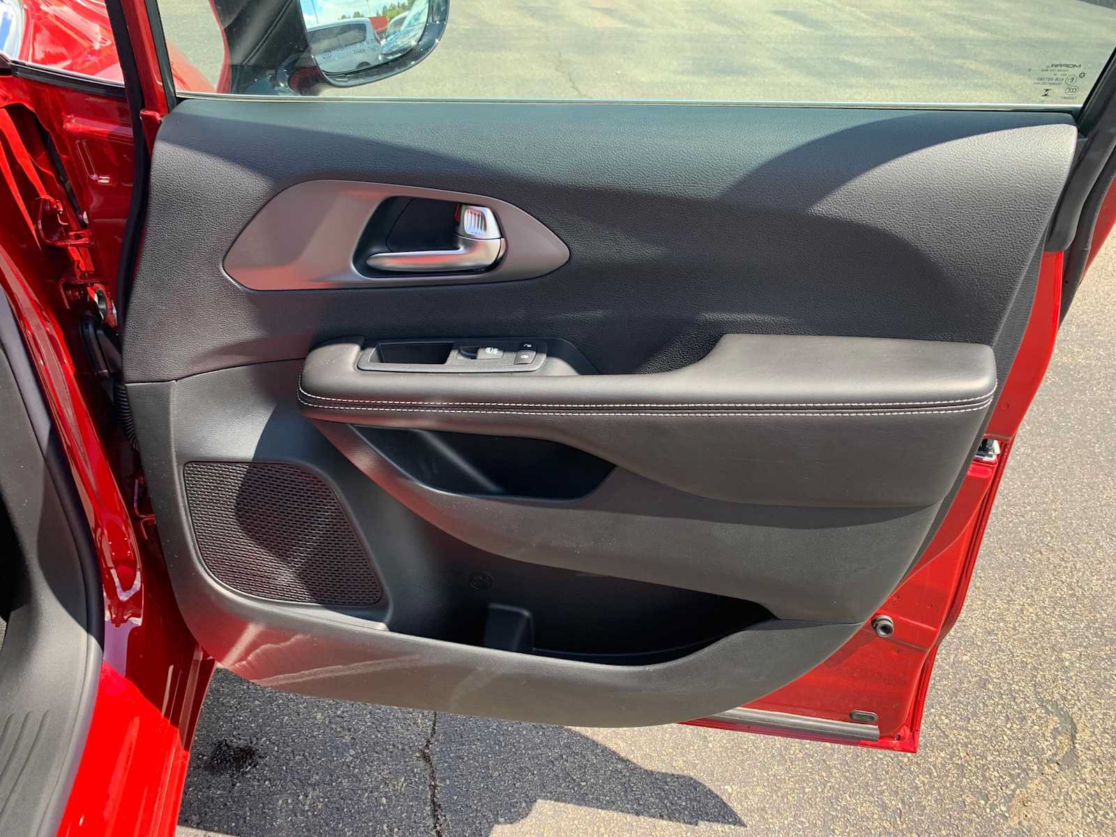 New 2027 Chrysler Pacifica Select FWD image 18