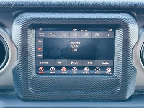 Used 2021 Jeep Wrangler Sport AWD/4WD image 15