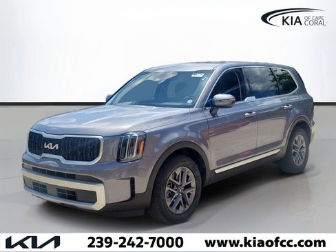 Used 2024 Kia Telluride LX FWD image 3