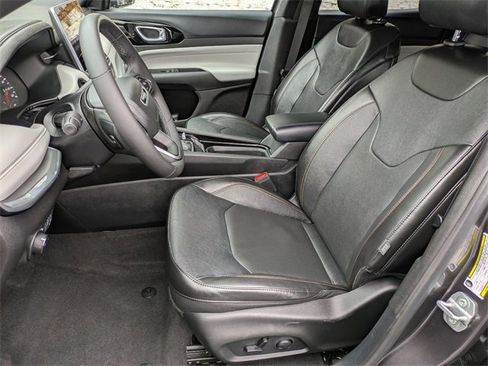 Certified 2023 Jeep Compass Limited image 11