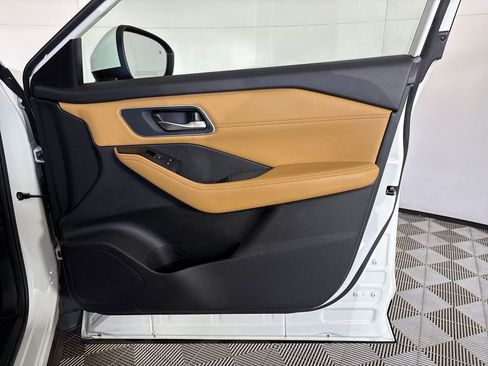 Used 2023 Nissan Rogue Platinum w/ Platinum Premium Package image 30