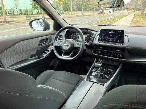 Used 2023 Nissan Rogue S image 25