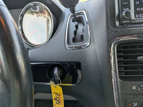 Used 2019 Dodge Grand Caravan SXT FWD image 44