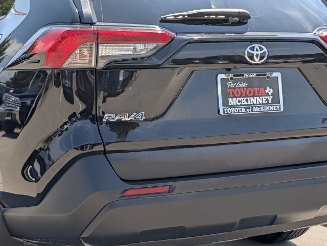 Used 2021 Toyota RAV4 XLE FWD image 8