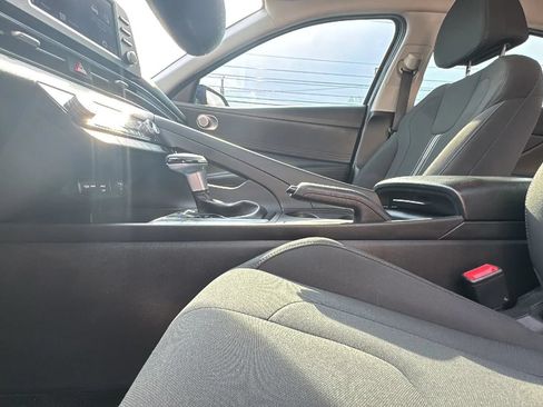 Used 2021 Hyundai Elantra SEL FWD image 14