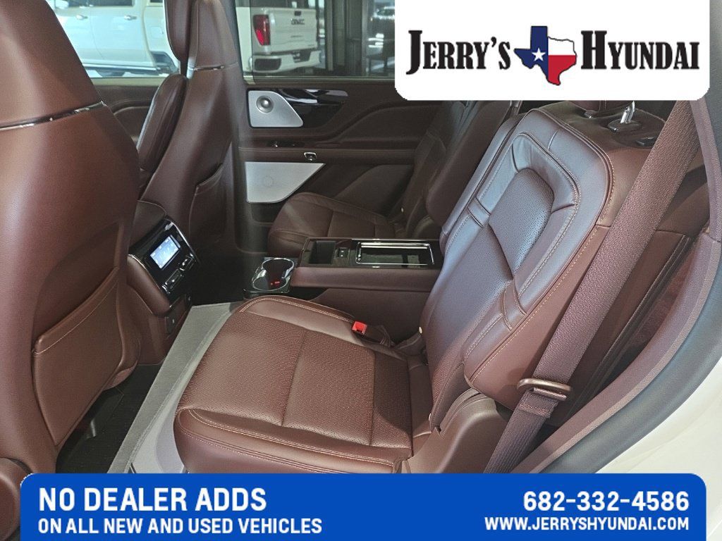 Used 2023 Lincoln Aviator Black Label w/ Dynamic Handling Package AWD/4WD image 18