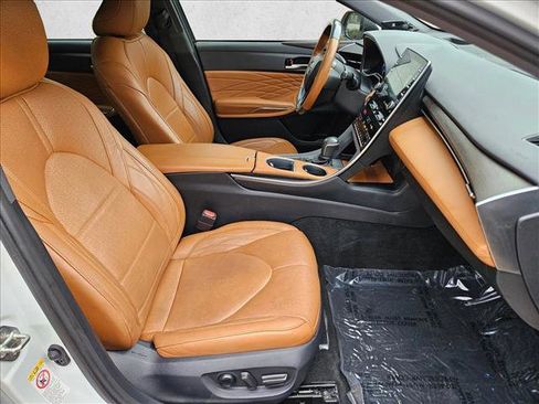Used 2019 Toyota Avalon Limited image 21