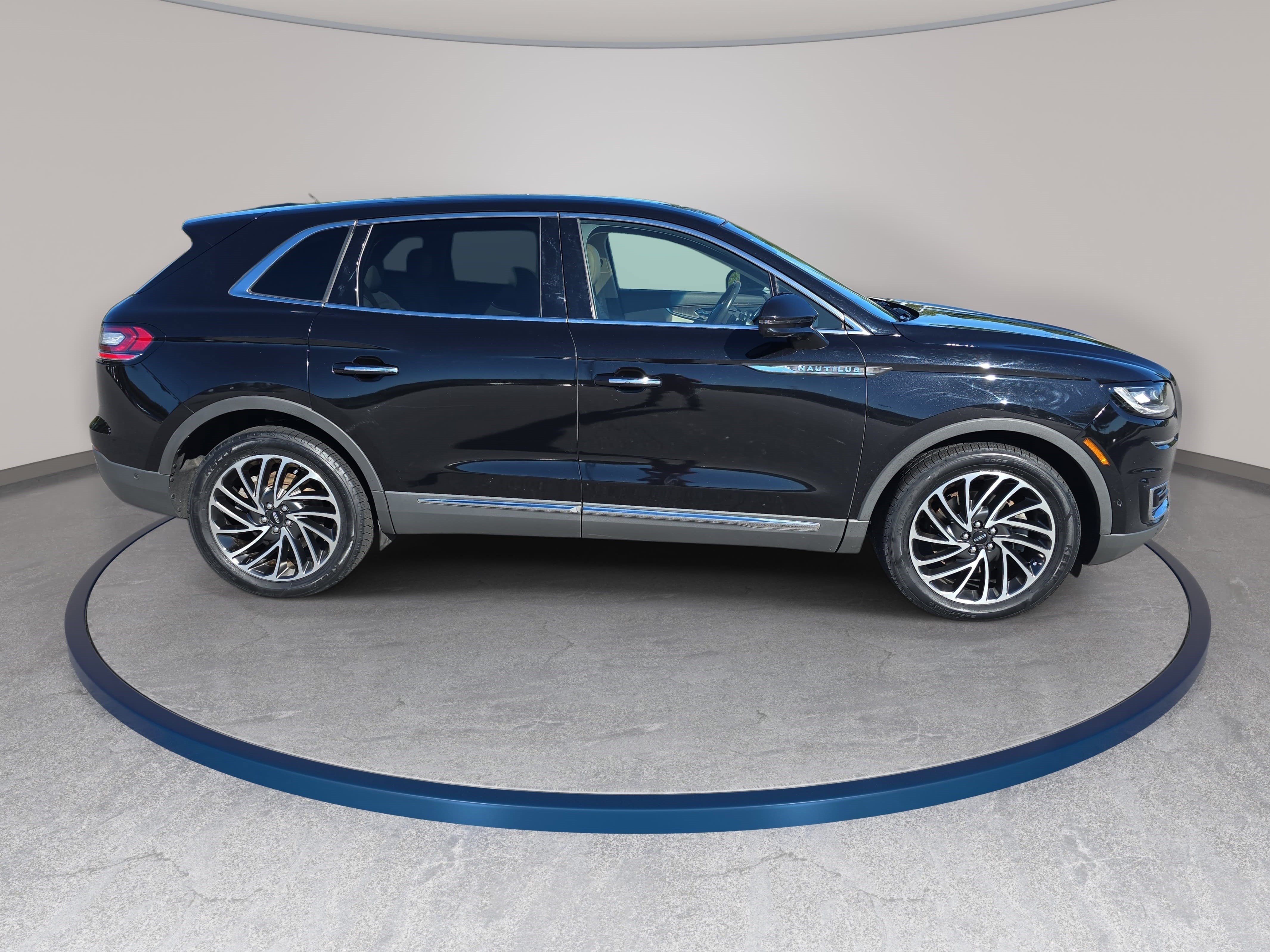 Used 2019 Lincoln Nautilus Reserve AWD/4WD image 4